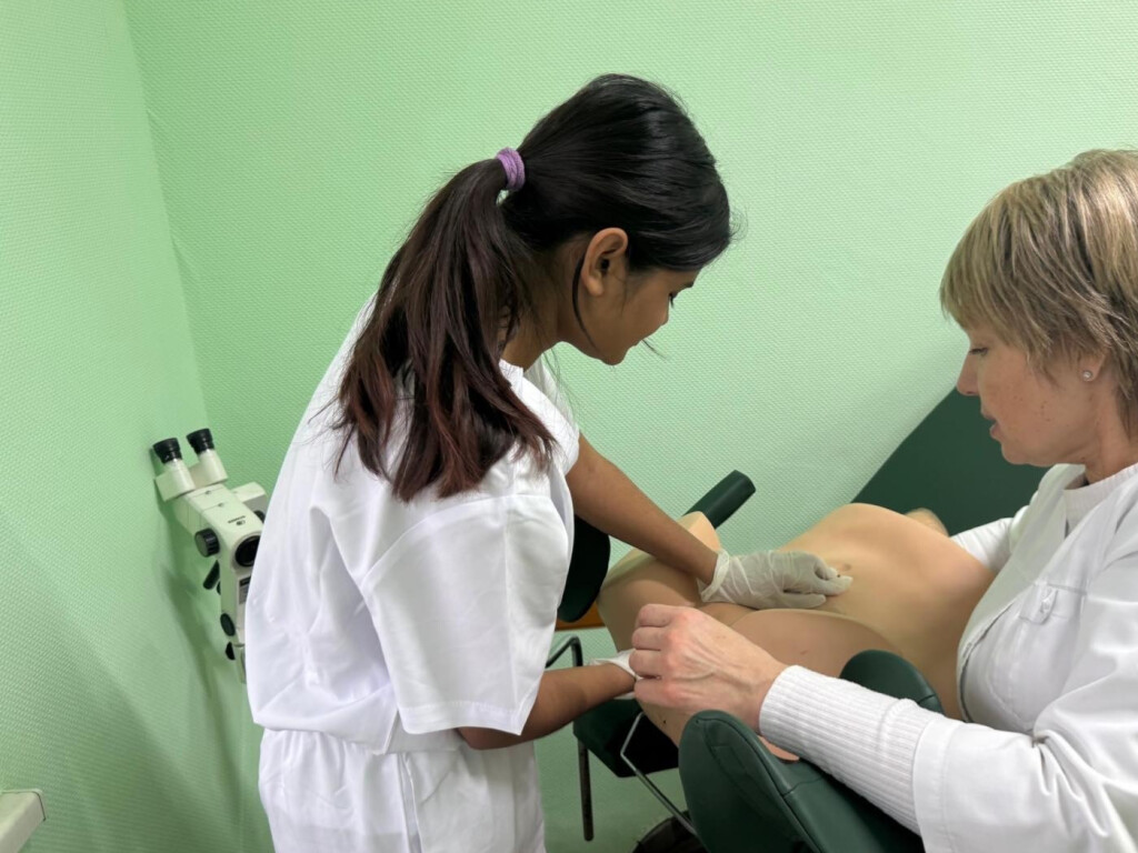 Успішно завершили навчальний модуль № 3 студенти 14 групи VI курсу міжнародного факультету ПДМУ з предмету «акушерство і гінекологія».